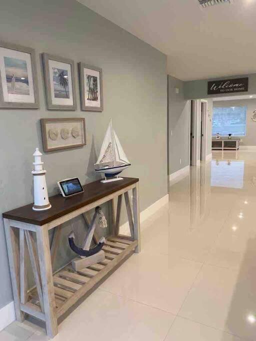 Harbor House, Luxury Waterfront-3BR w Private Dock - Housity