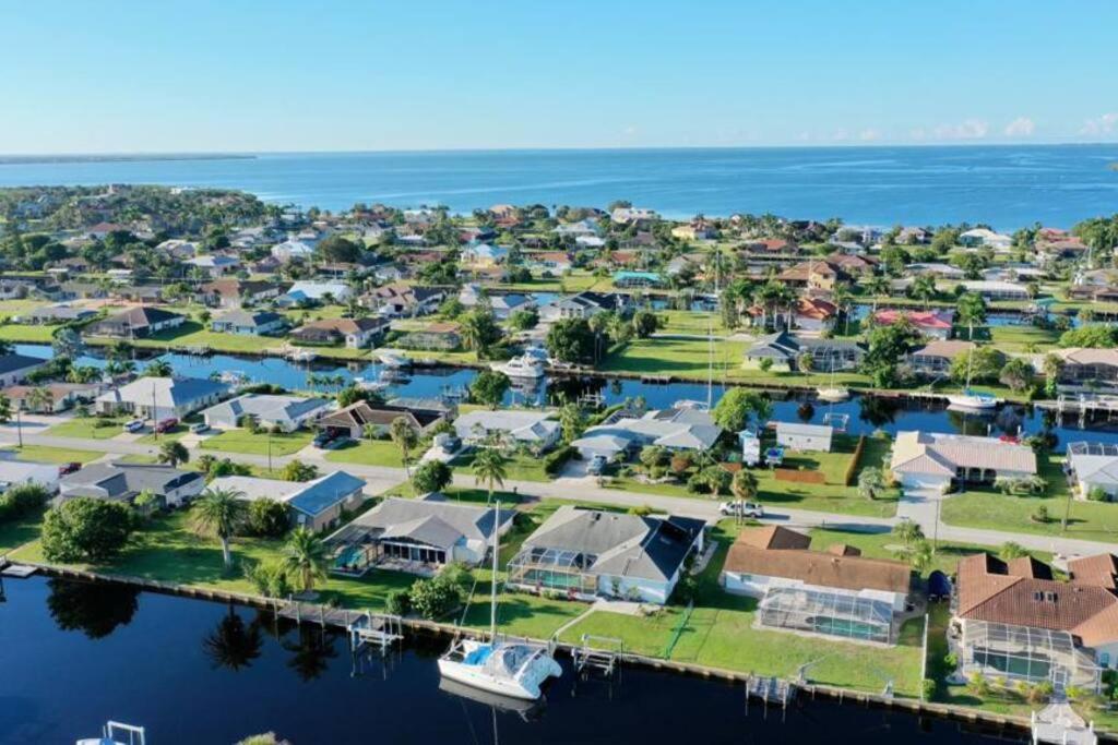 Harbor House, Luxury Waterfront-3BR w Private Dock - Housity