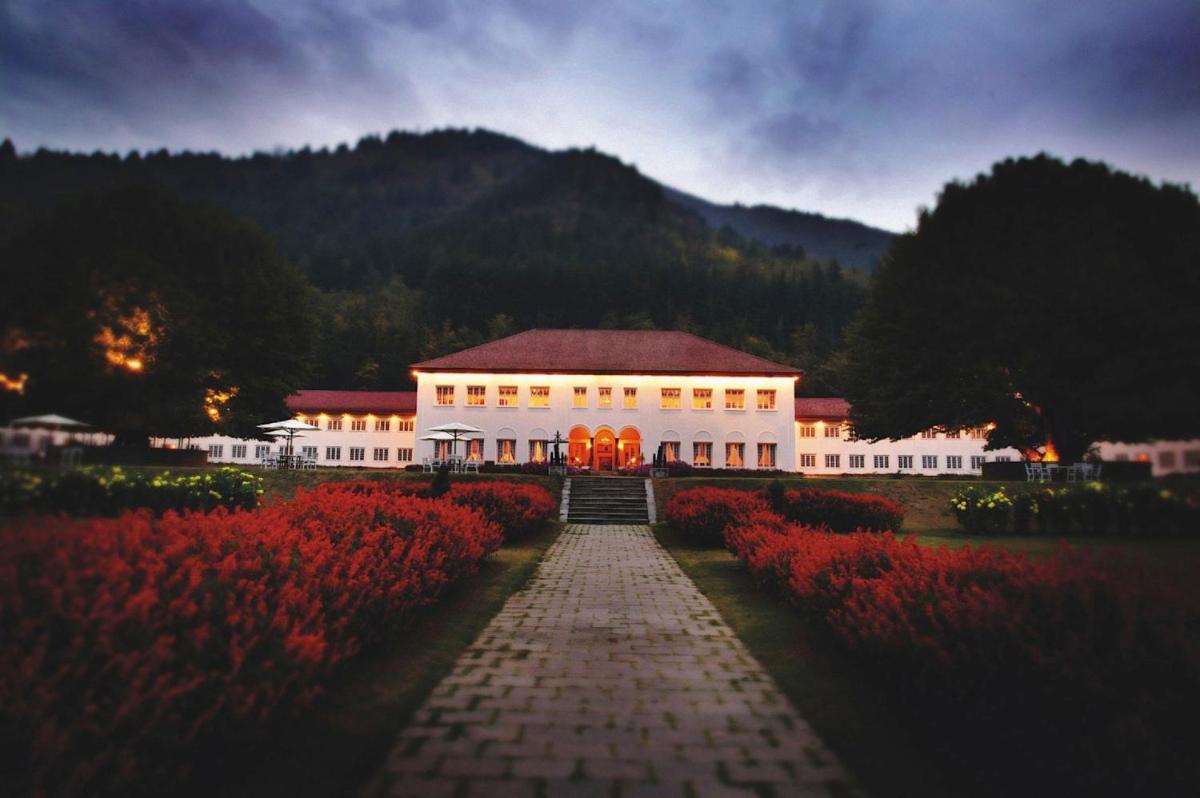 Suitetrails - The LaLit Grand Palace Srinagar
