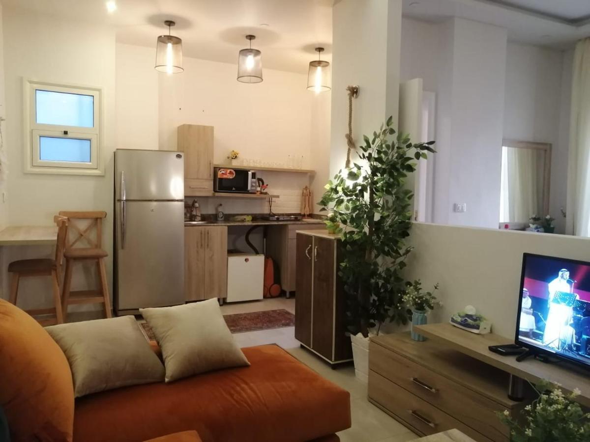 studio inside compound with private beach and pools - Housity