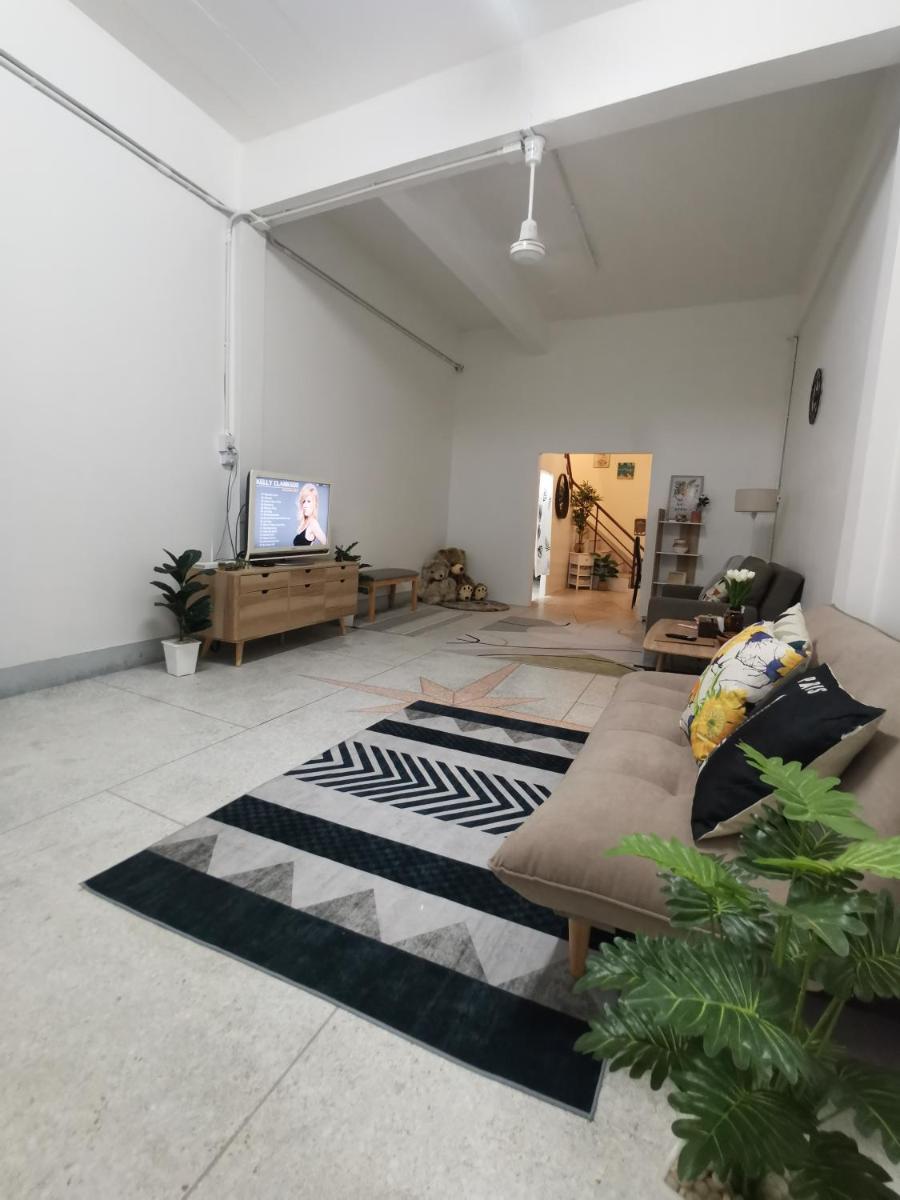 Aim Houze - Housity