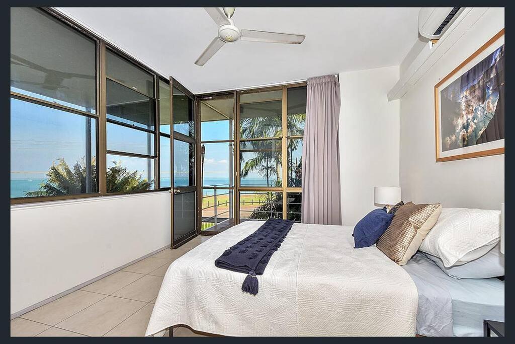 *Directly* across from the beach in Fannie Bay! - Housity