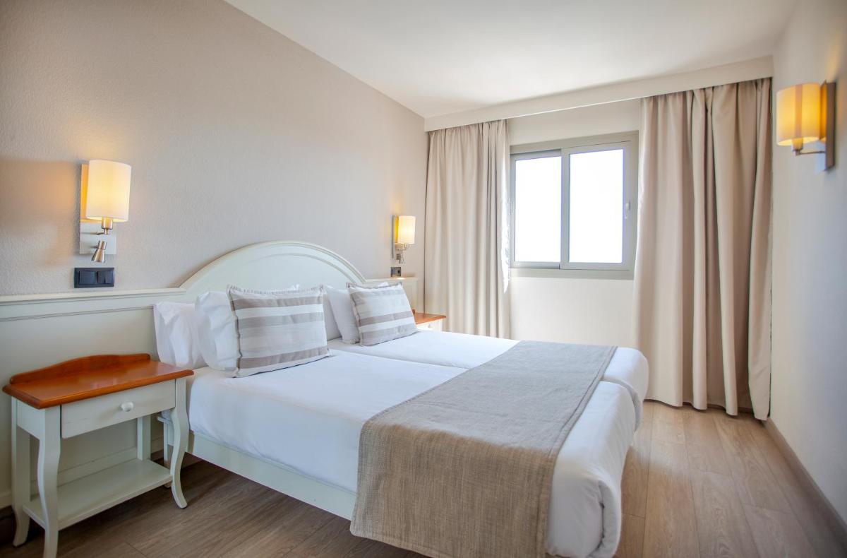 Cama o camas de una habitación en Marins Beach Club - Adults Only Hotel