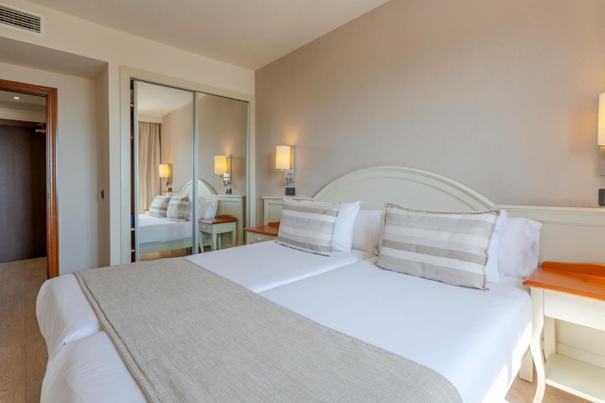 Cama o camas de una habitación en Marins Beach Club - Adults Only Hotel