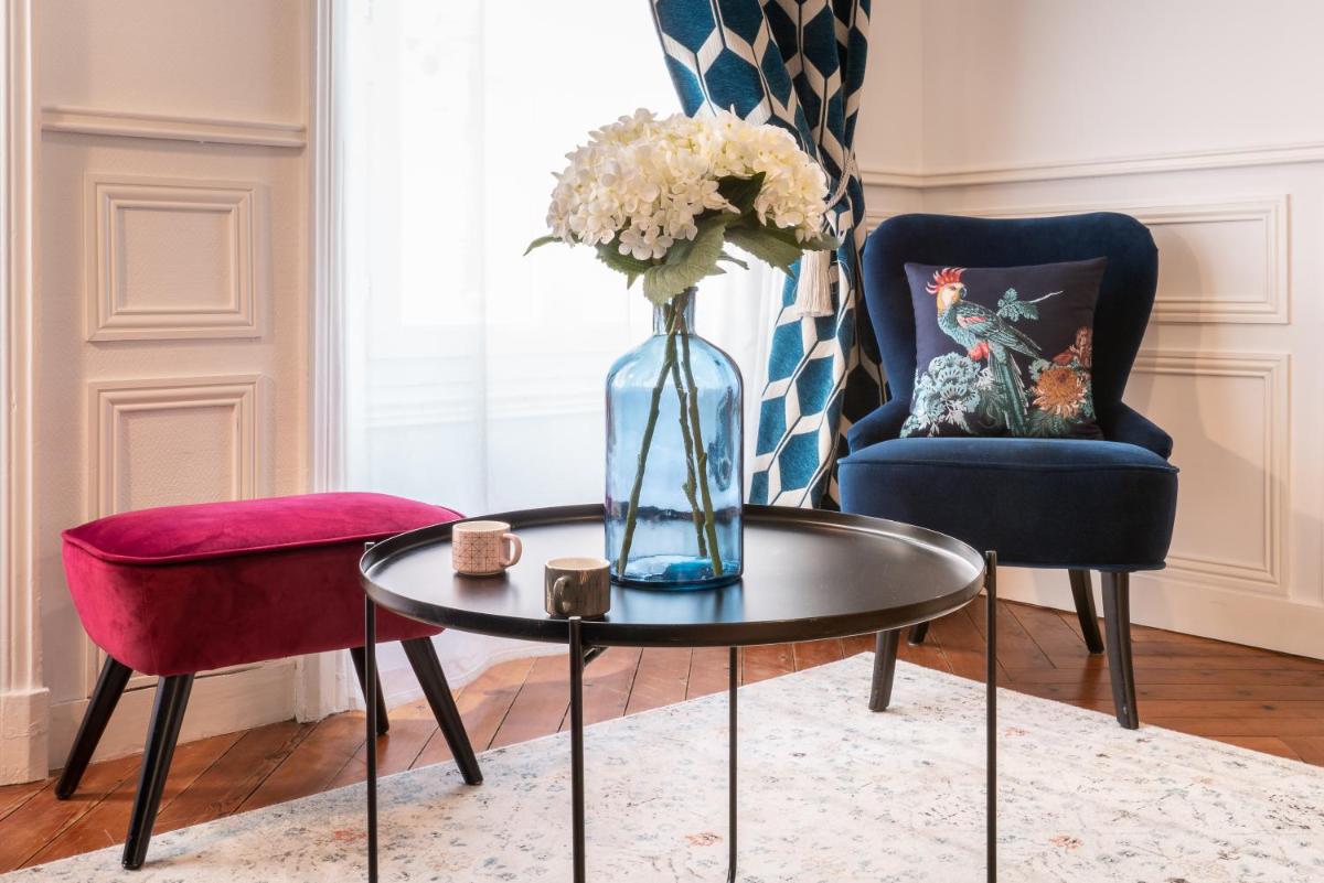 Coin salon dans l'établissement TOWNHOUSE TROUVILLE - Appart'Hotel & Studios