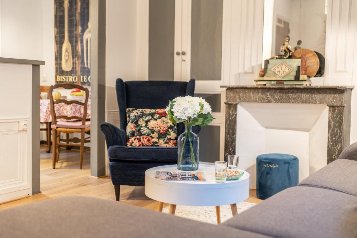 Coin salon dans l'établissement TOWNHOUSE TROUVILLE - Appart'Hotel & Studios