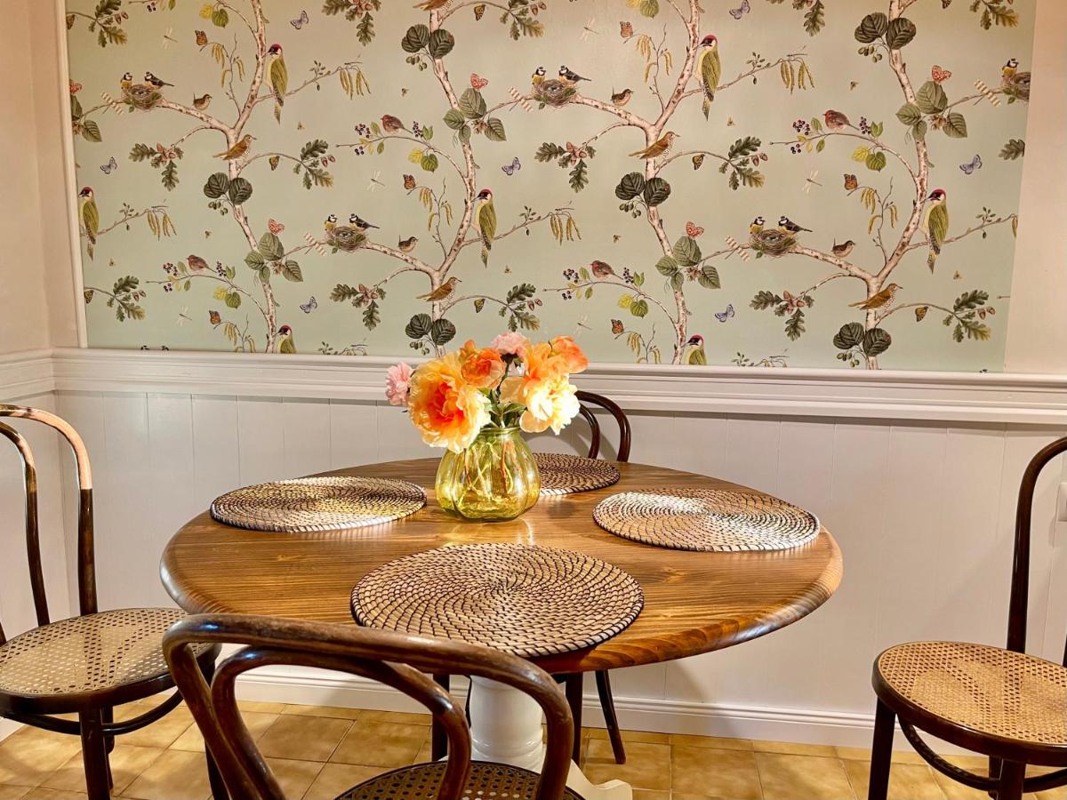 Apple Tree House - Housity