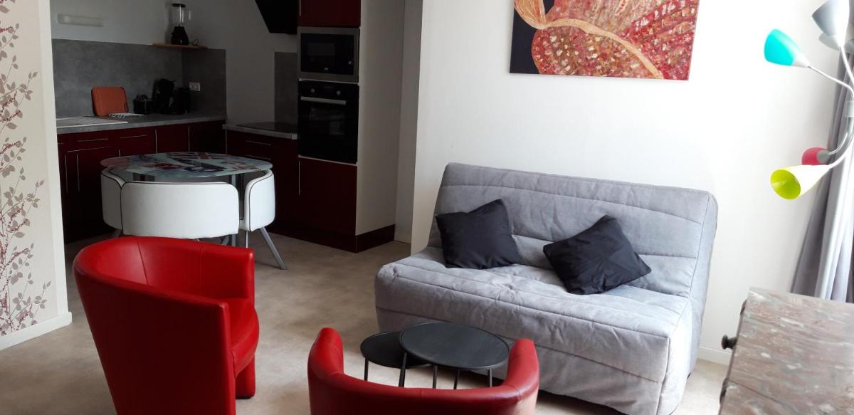 Triplex tout confort, plein centre ville Bauge en Anjou - Housity