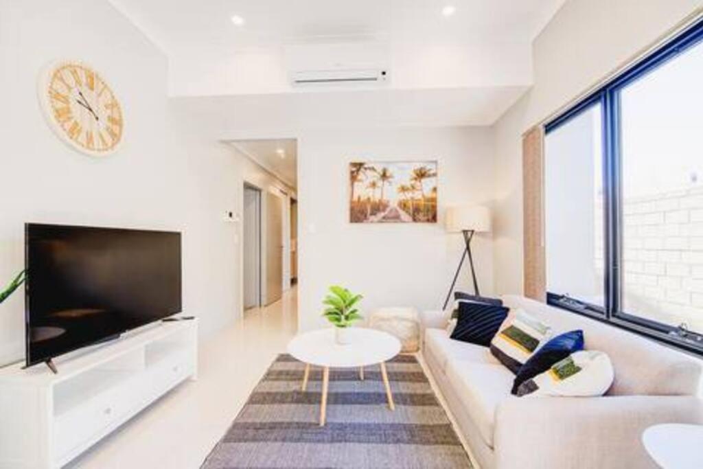 Devine Stays-Walk to Swan River & 5 mins to CBD - Housity