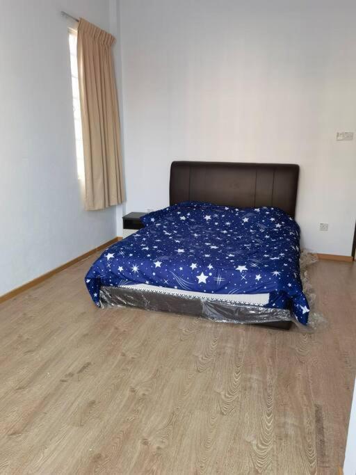 Big and cozy Homestay nearby Shell and Petronas office - Housity