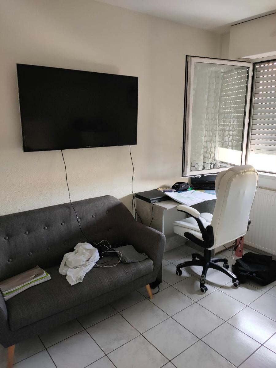 LE CALME AVEC TERRASSE ET FIBRE DEUX CHAMBRES - Housity
