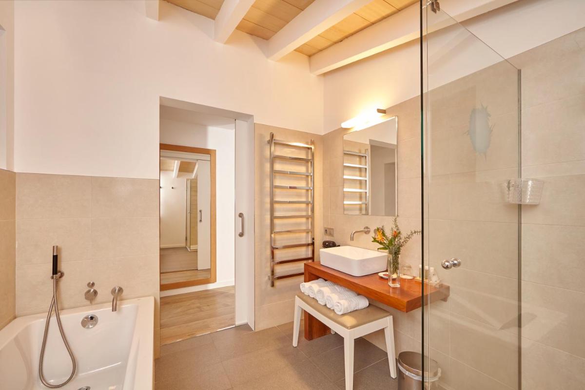 Un baño de Bennoc Petit Hotel - Only Adults