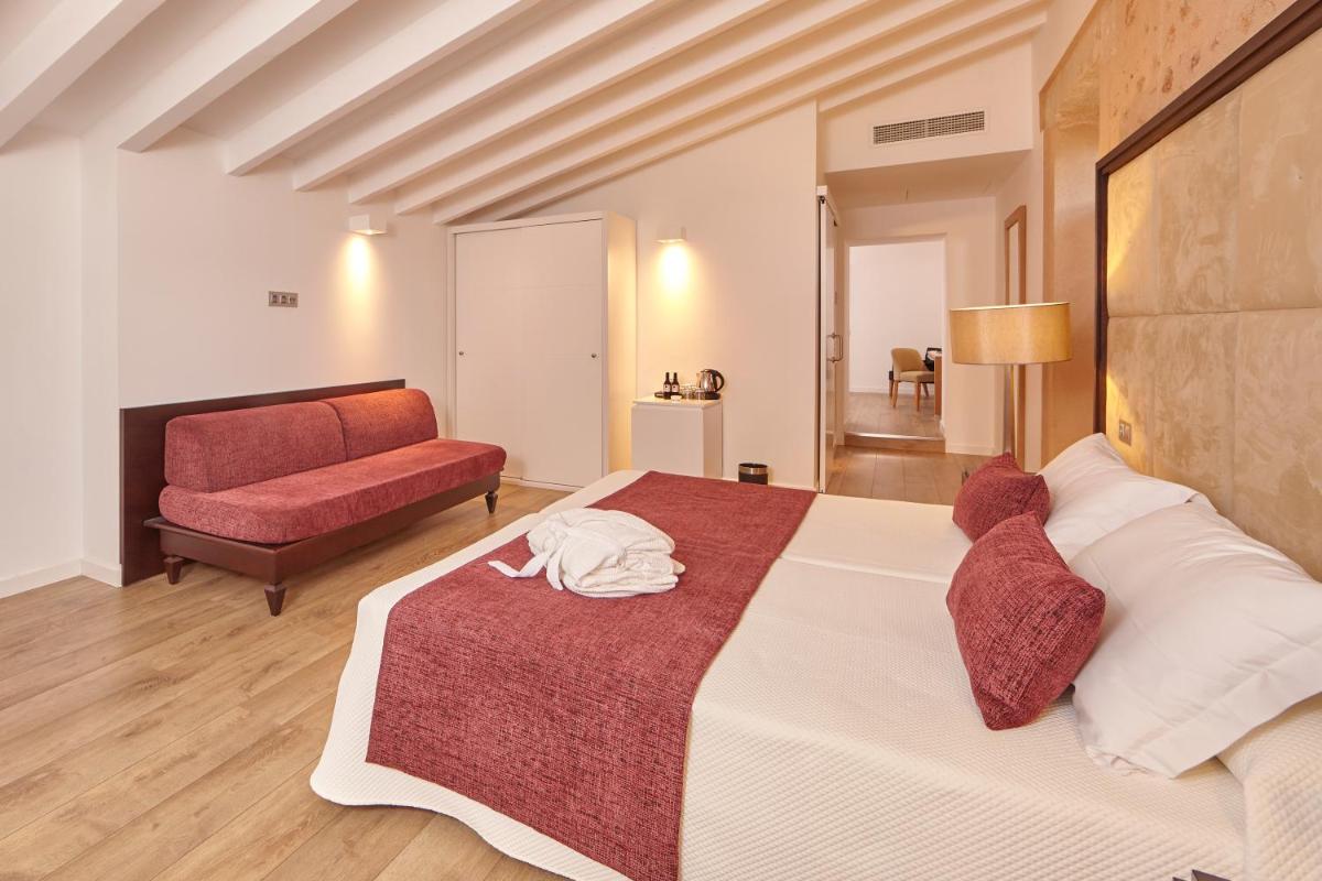 Cama o camas de una habitación en Bennoc Petit Hotel - Only Adults