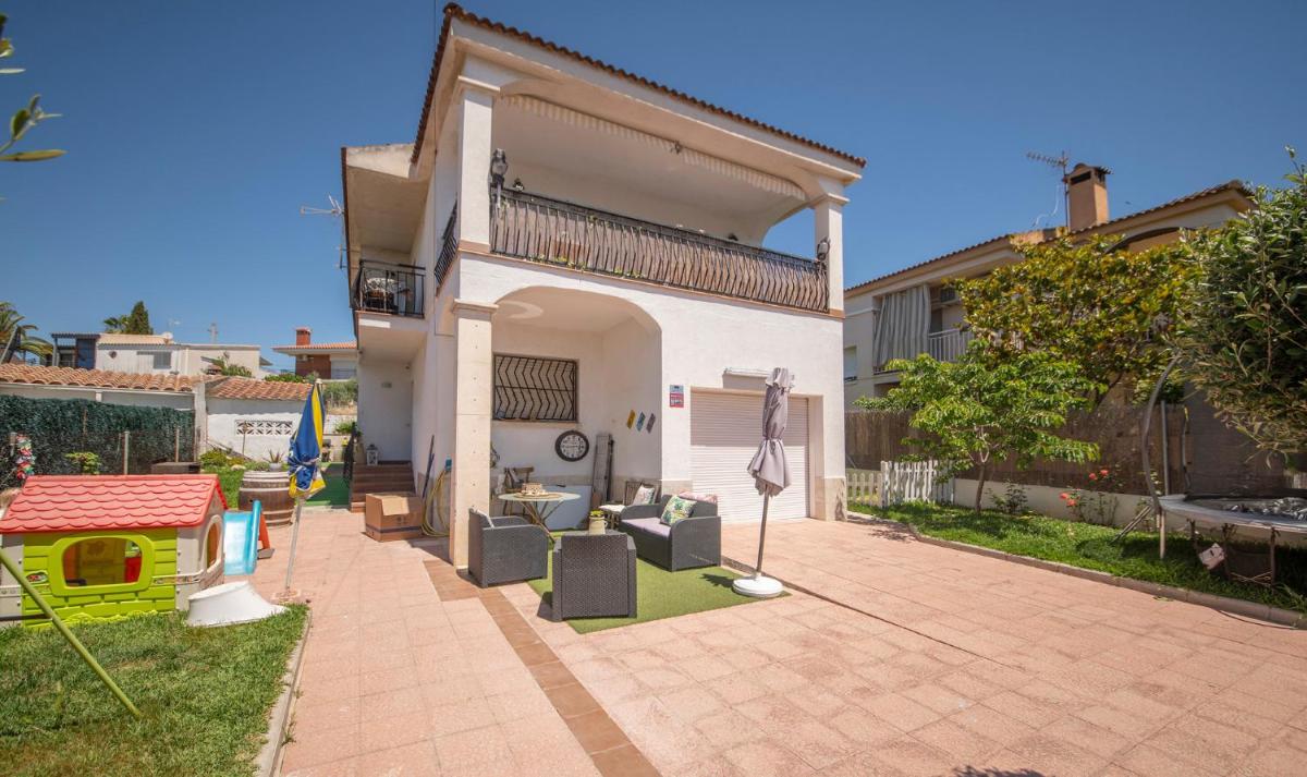 R131 - Play House for families with children - Housity