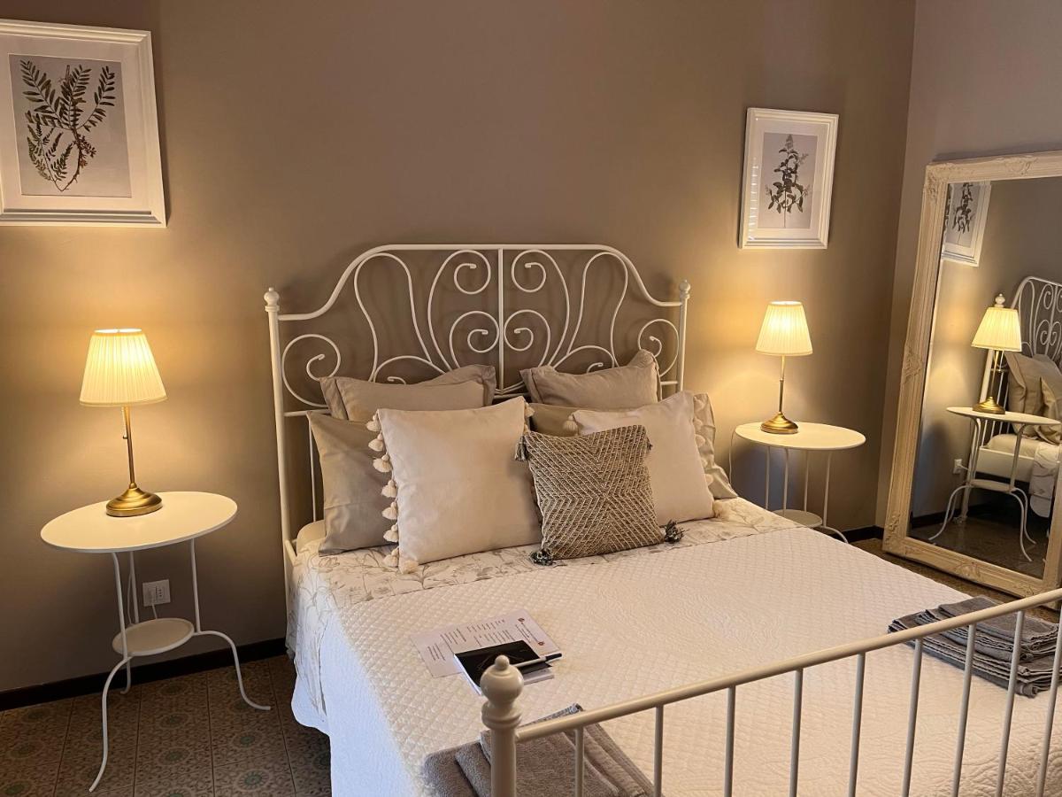 Villa House and Garden B&B - Housity