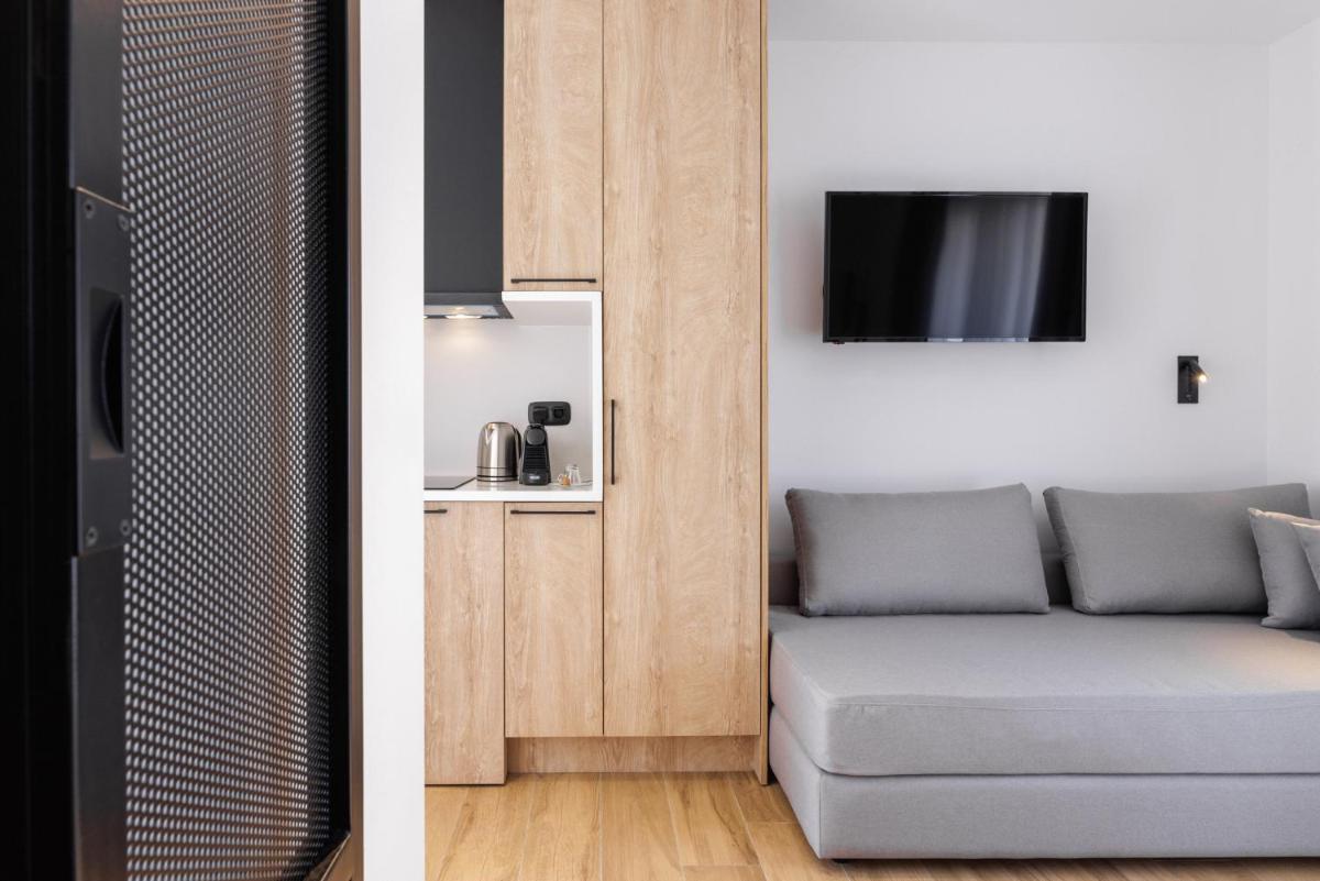 Kentro Luxury Suites - Housity