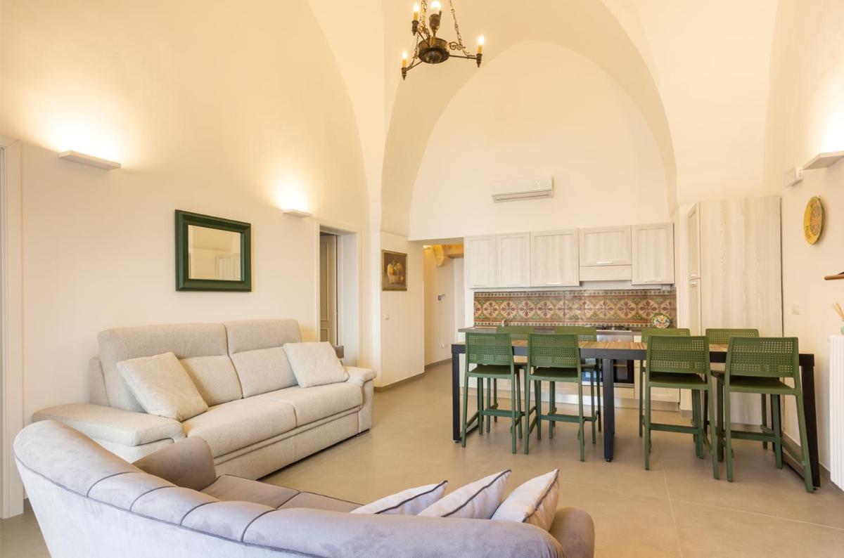 First Falcon Apartment - Housity