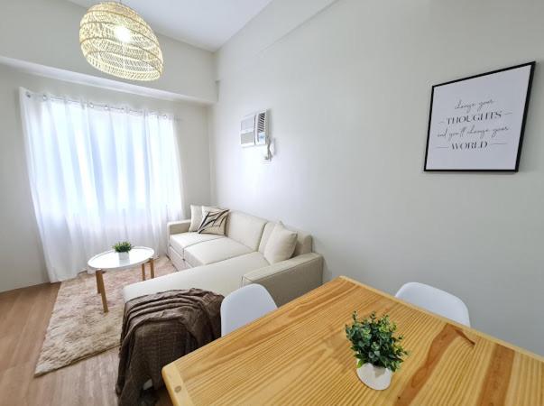 Lovely 2- BR Condo (Fully Air-conditioned w/ Wifi) - Housity