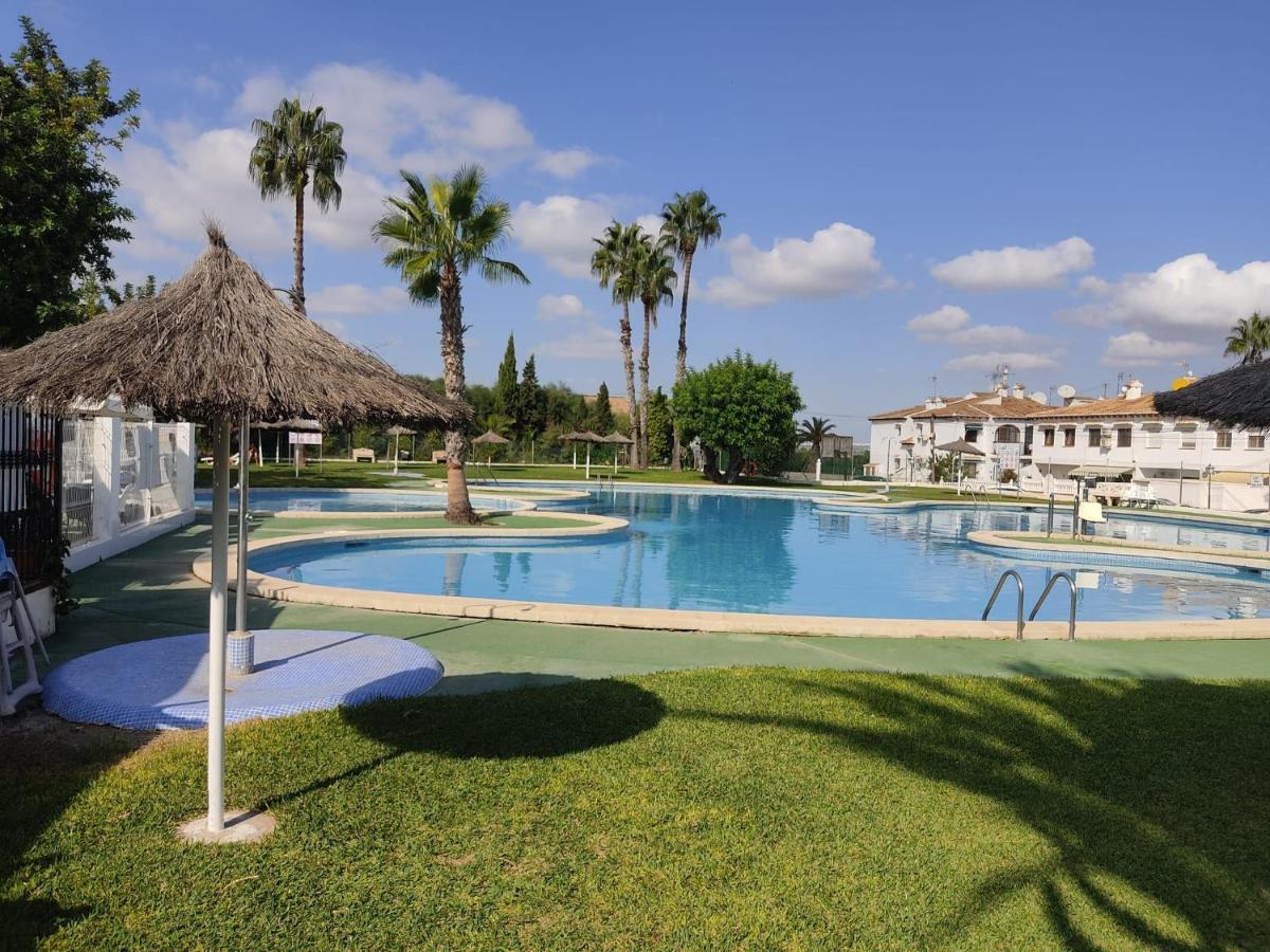 Costa Blanca Bungalow Lago jardin frente piscina 4 personas - Hizvo