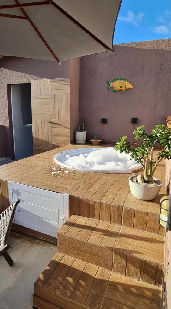 Suitetrails - Relaxe na banheira de hidromassagem com vista mar