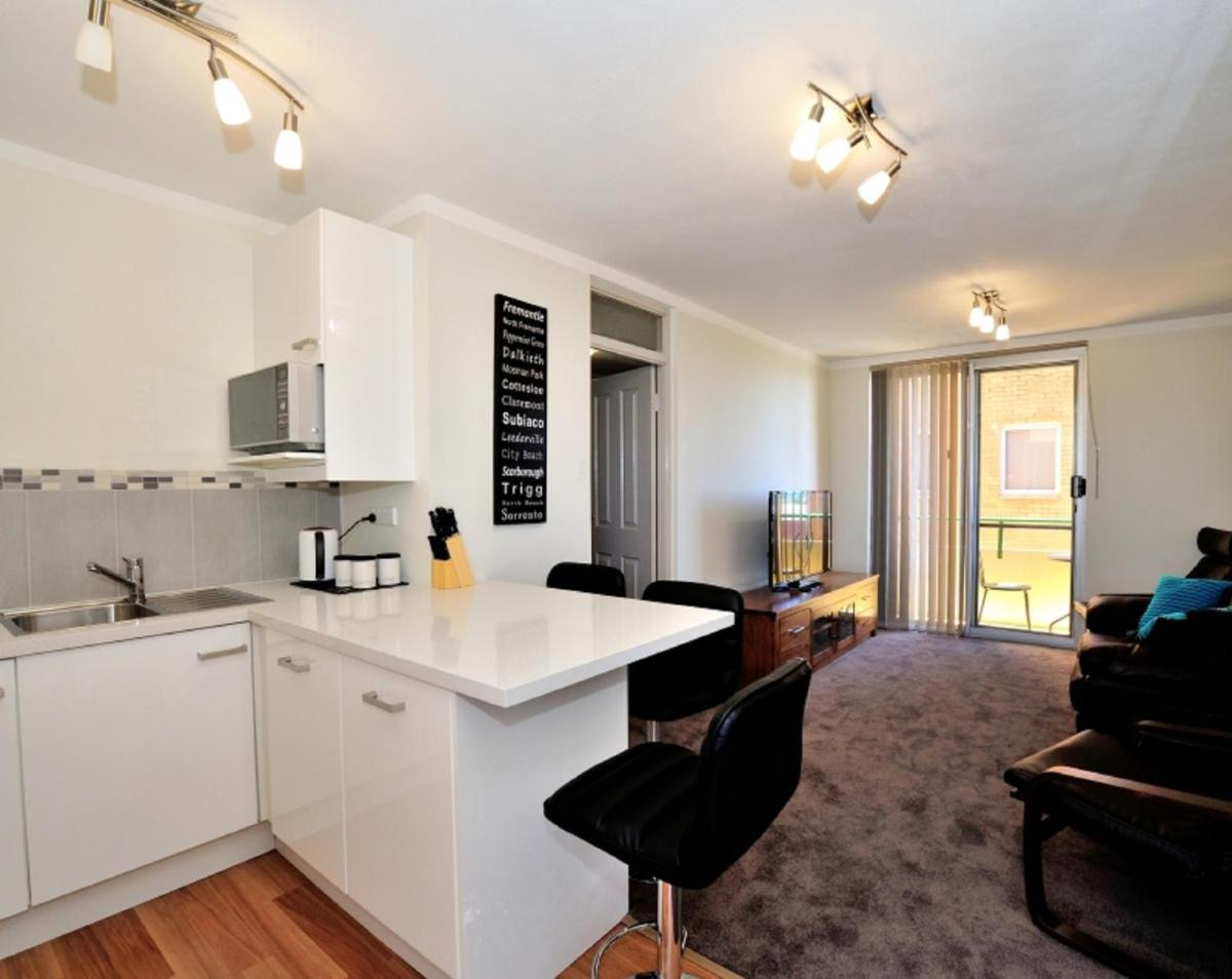 Suitetrails - Harbour Breeze - Central Fremantle Apartment