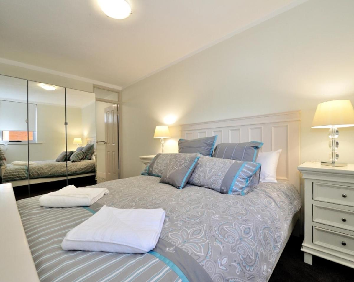 Suitetrails - Harbour Breeze - Central Fremantle Apartment