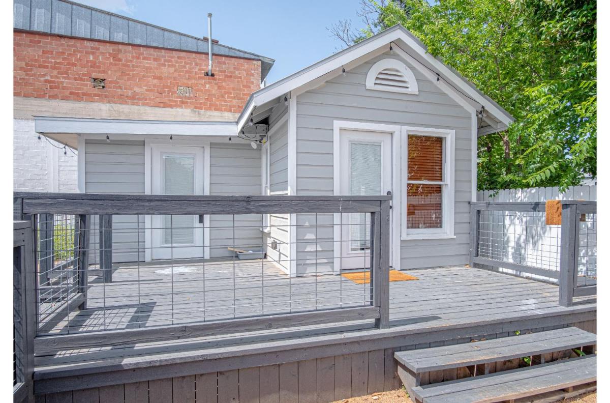 Adorable Guesthouse So Close to Amazing Downtown - Housity