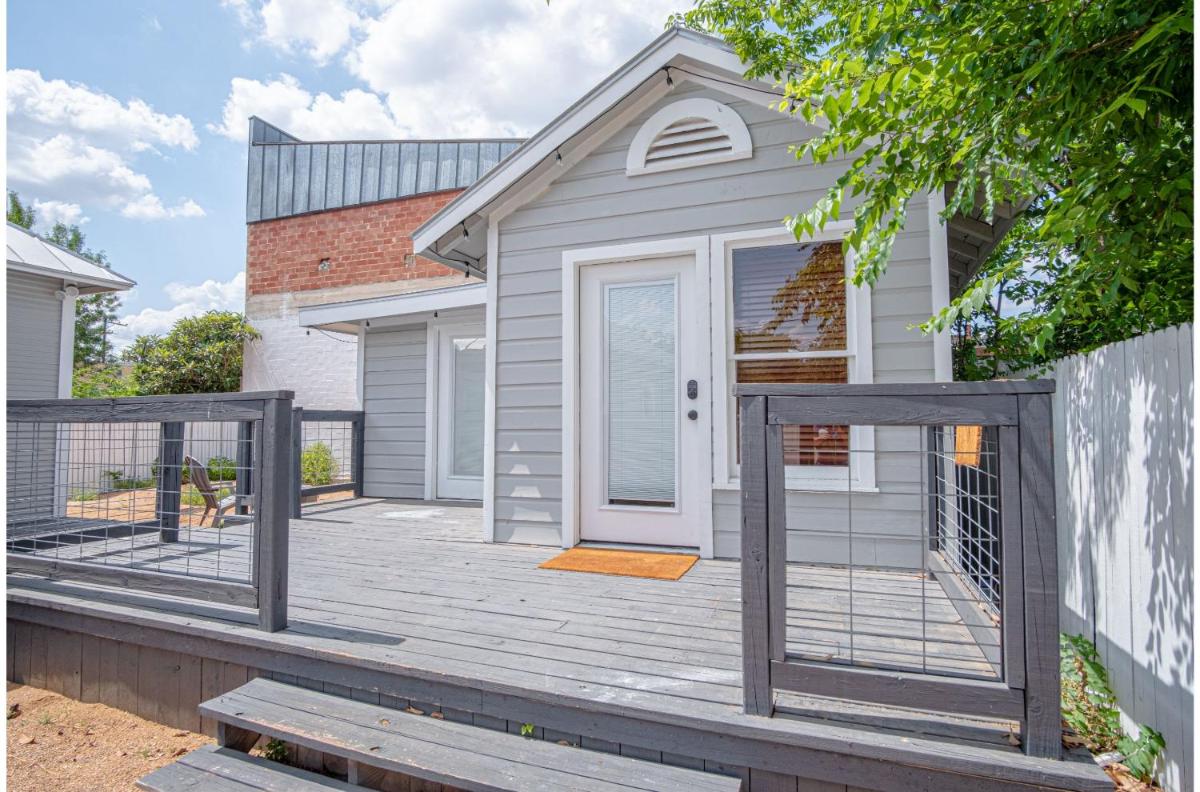 Adorable Guesthouse So Close to Amazing Downtown - Housity