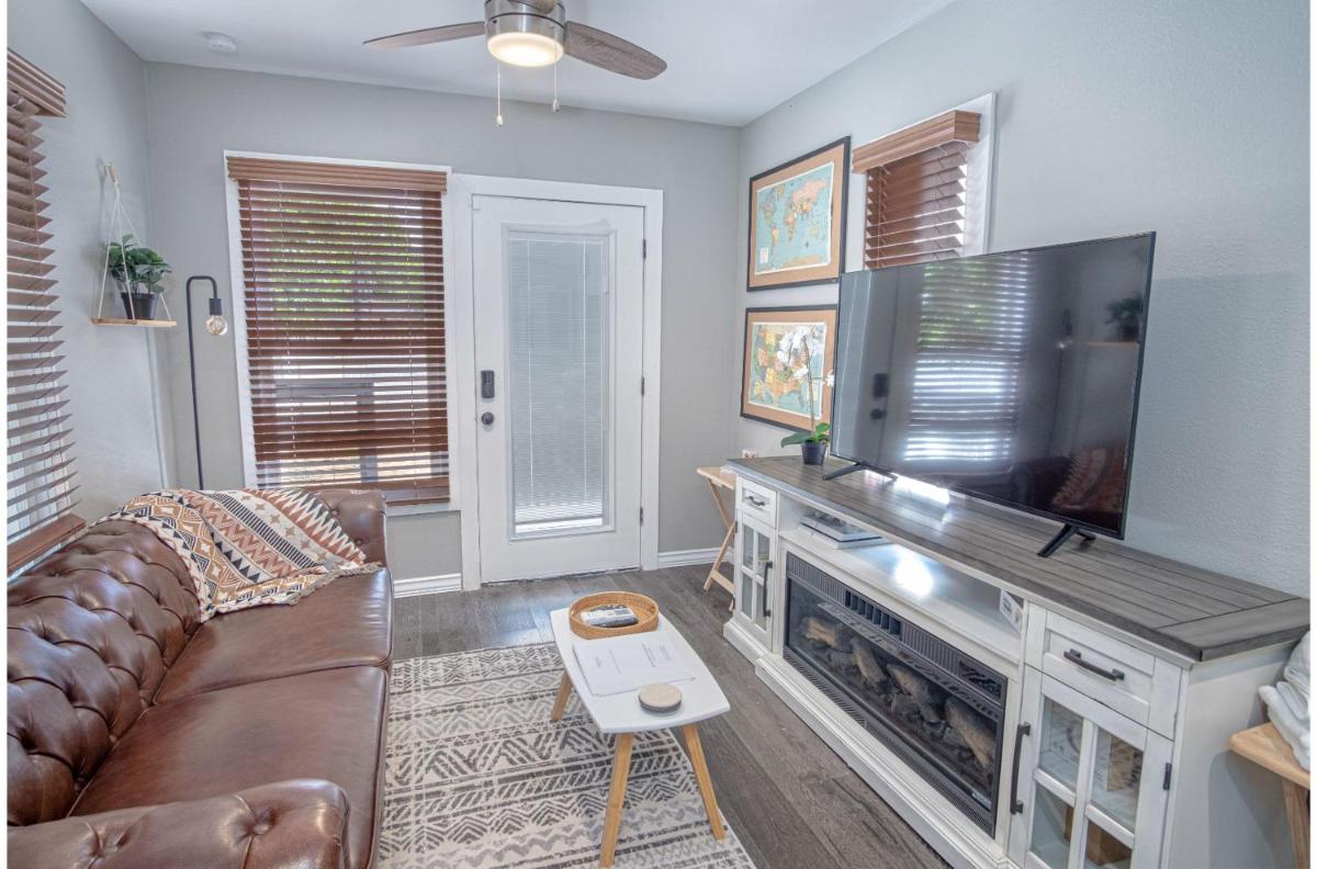 Adorable Guesthouse So Close to Amazing Downtown - Housity