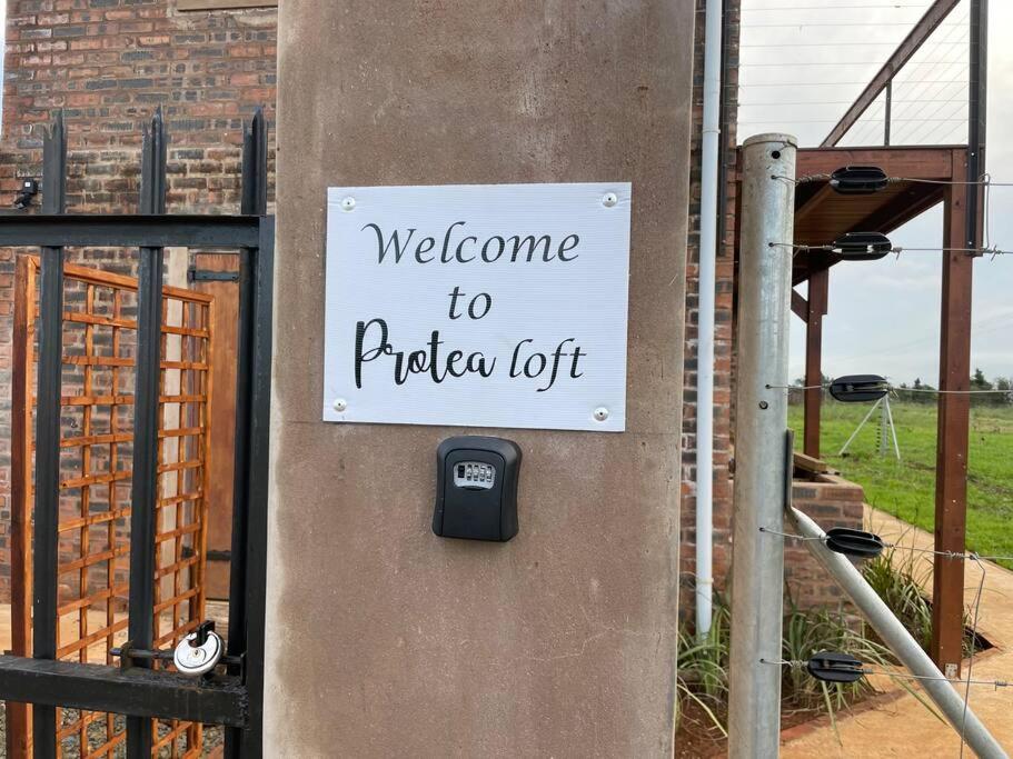 Protea Loft - Romantic stay - No Load shedding - Housity