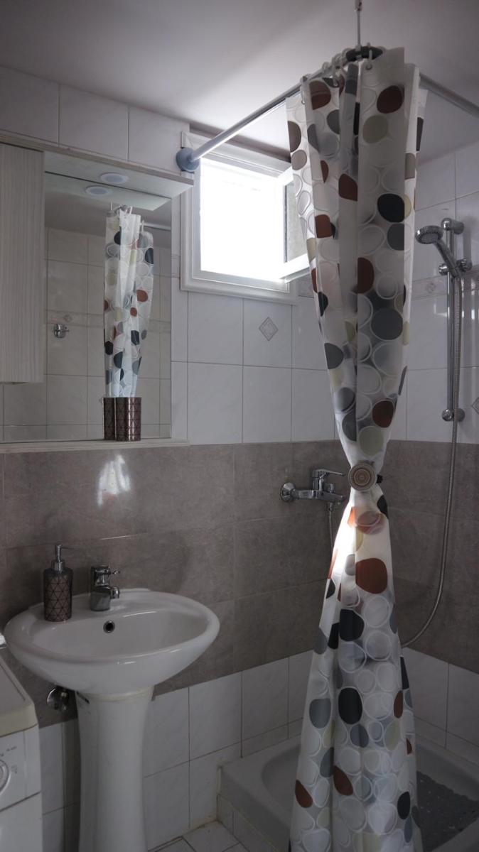 Artemis House - Housity