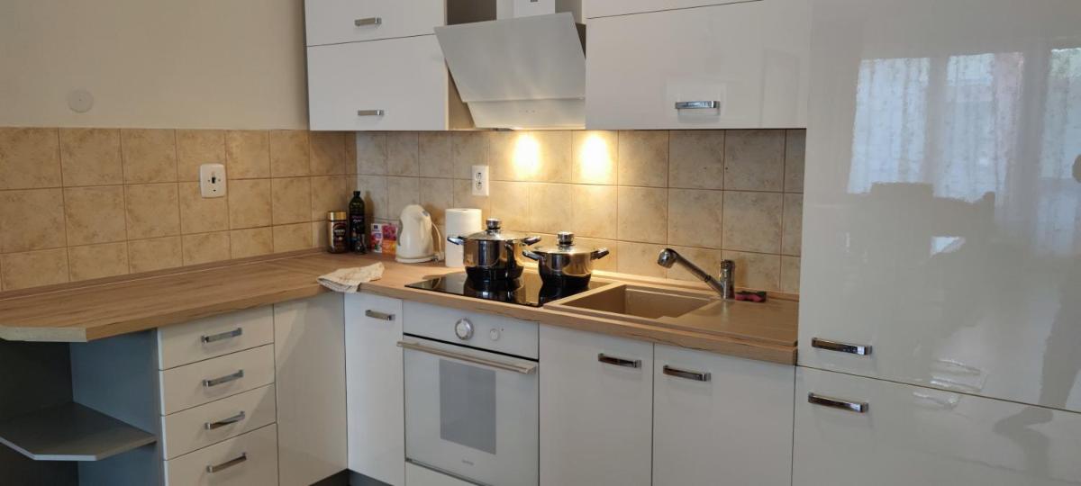 2 izbový byt 60m2 v centre na Bakossovej, 24h self checkin - Hizvo