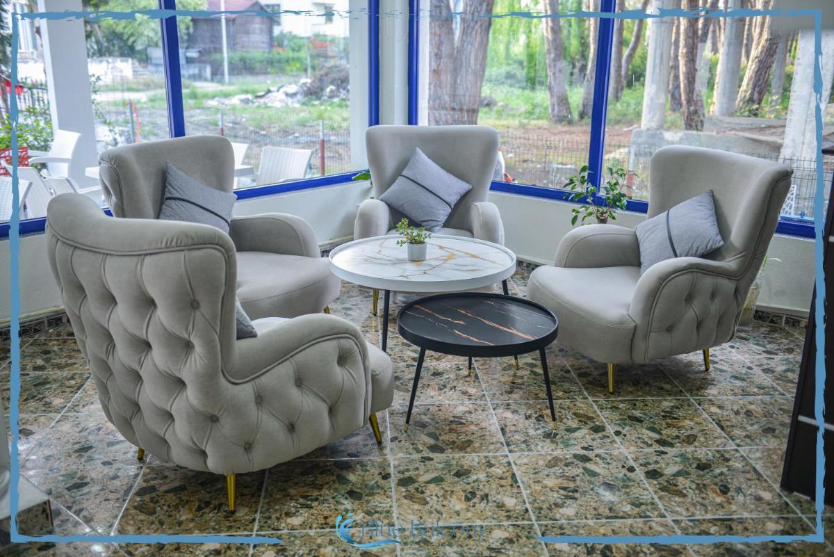 Blue Balcony Hotel - Housity
