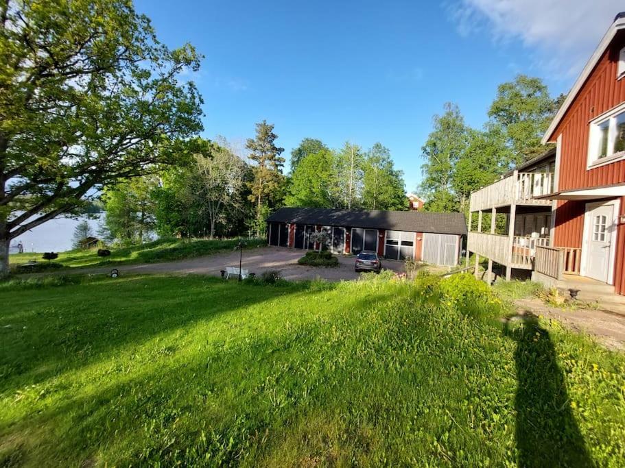 Suitetrails - Villa by the lake with access to boat