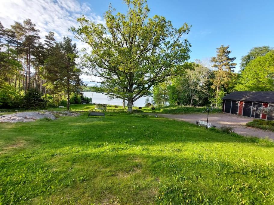 Suitetrails - Villa by the lake with access to boat