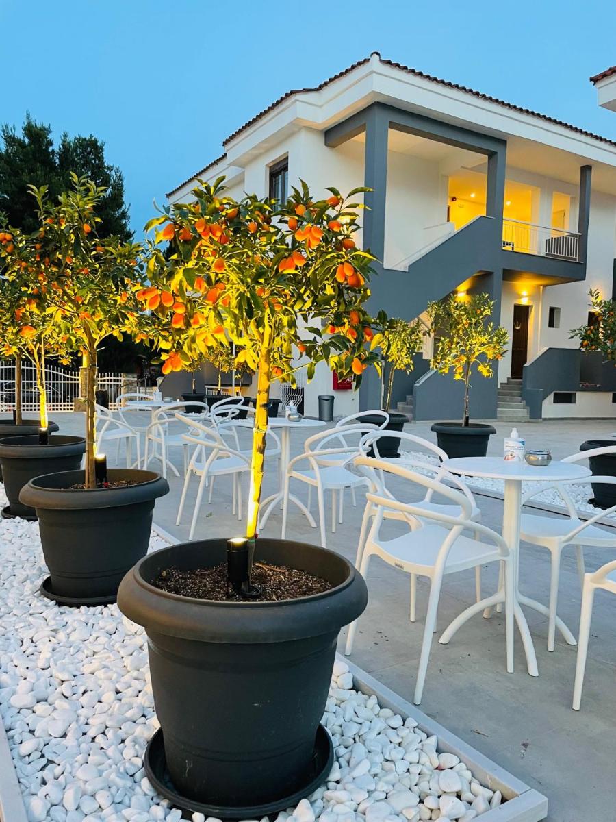 Acrotel Lily Ann Village - Housity