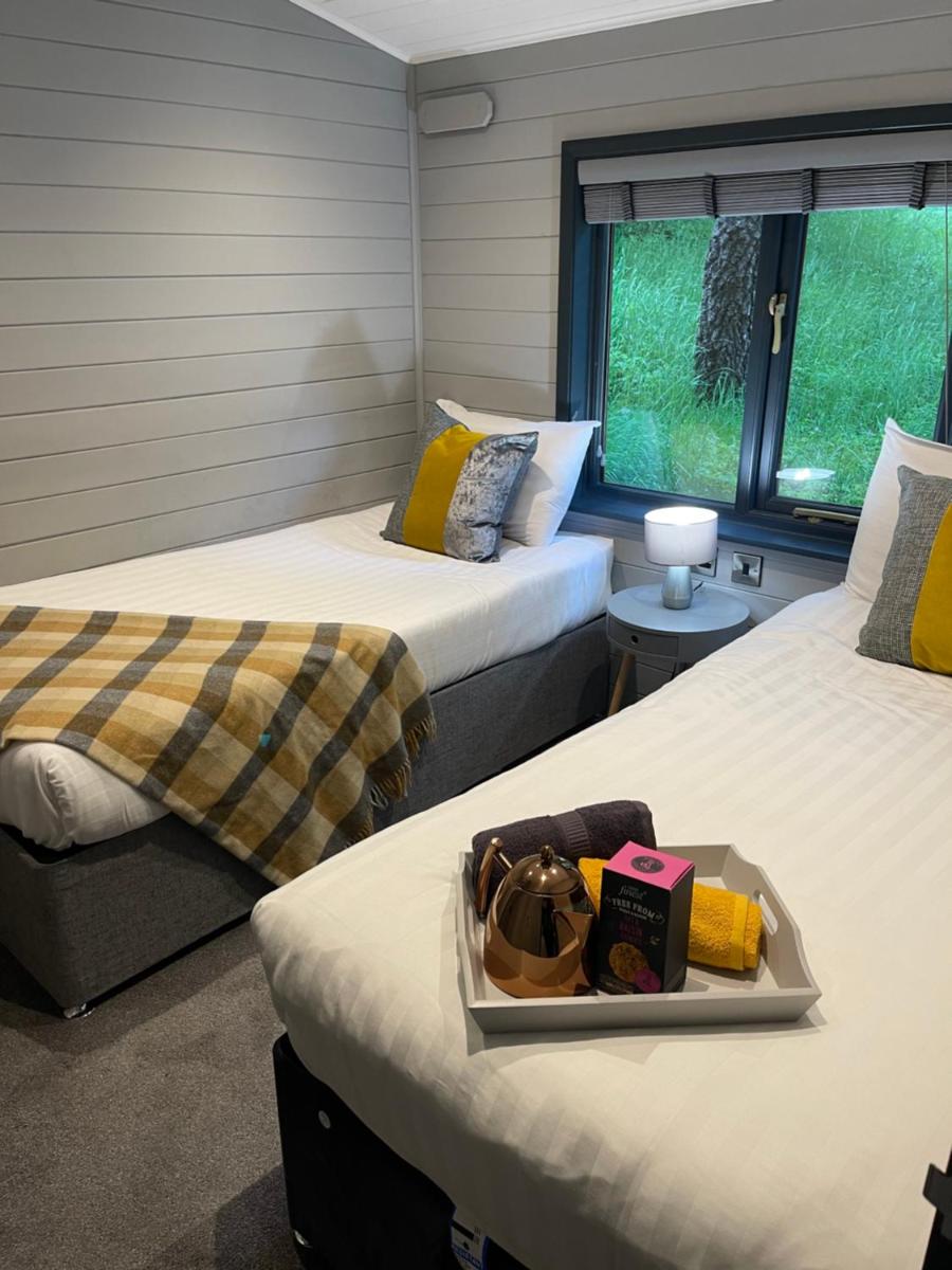 L02 - The Penrhyn Spa with Hot Tub - Housity