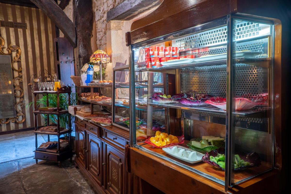 Comida en o cerca de este hotel