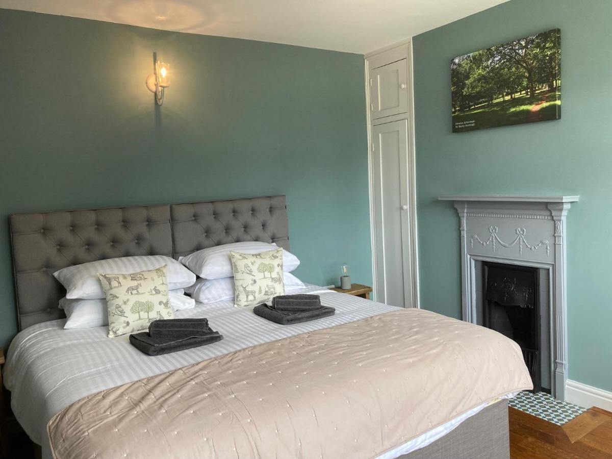 Large House On Farm With Own Heated Pool, As Seen On BBC TV - Housity