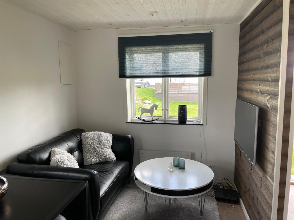 Hälla 1 nära jönåkers golfbana - Housity