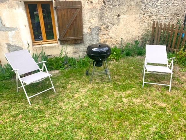 Petite maison lorraine avec cheminée et jardin - Housity