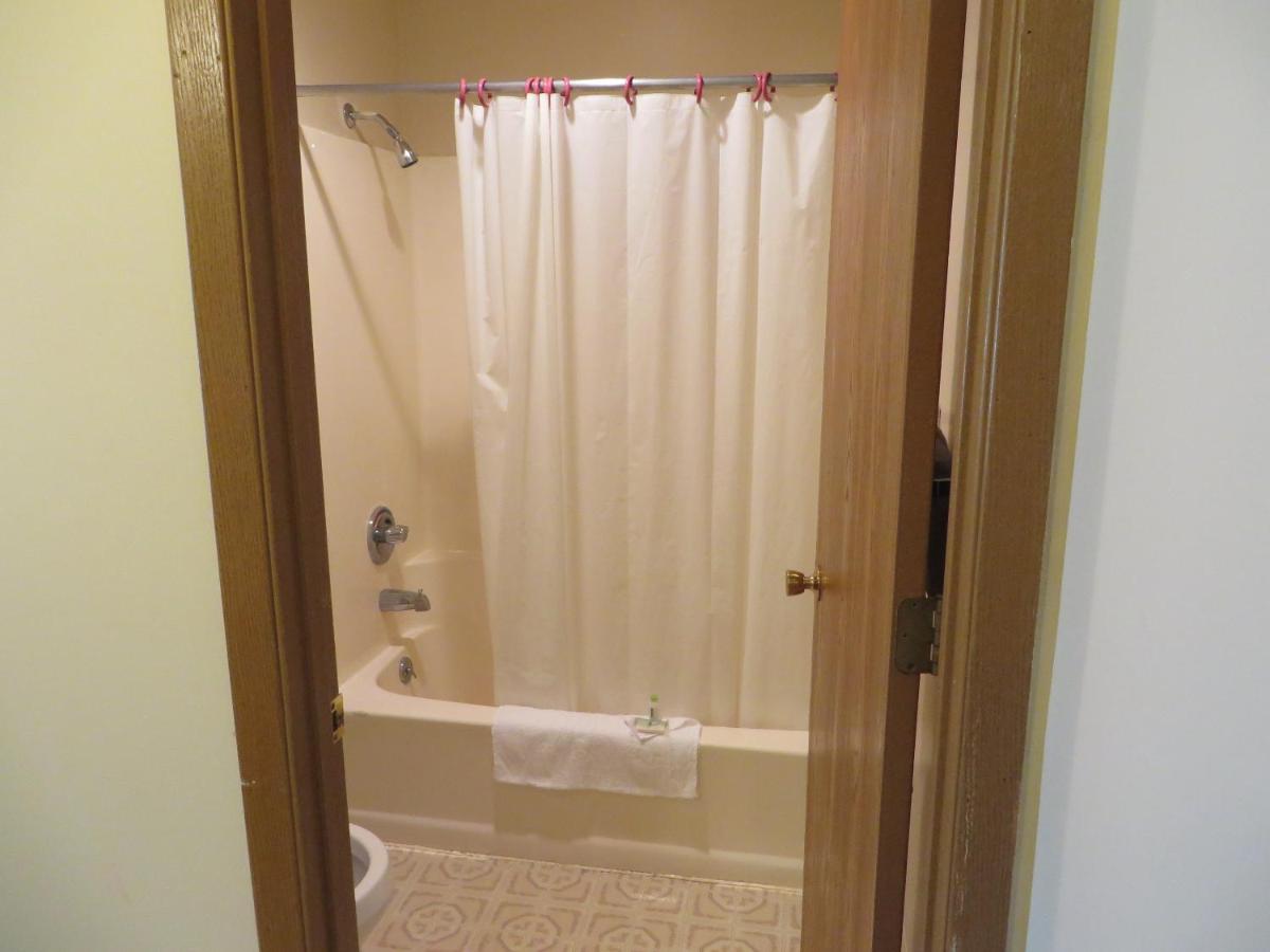 Malibu Inn - Housity