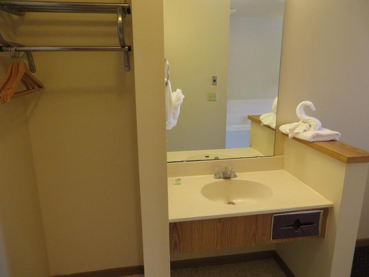 Malibu Inn - Housity