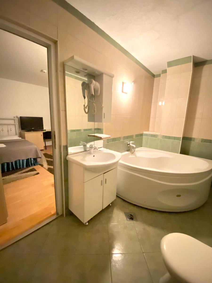 Hotel Sara & SPA - Housity
