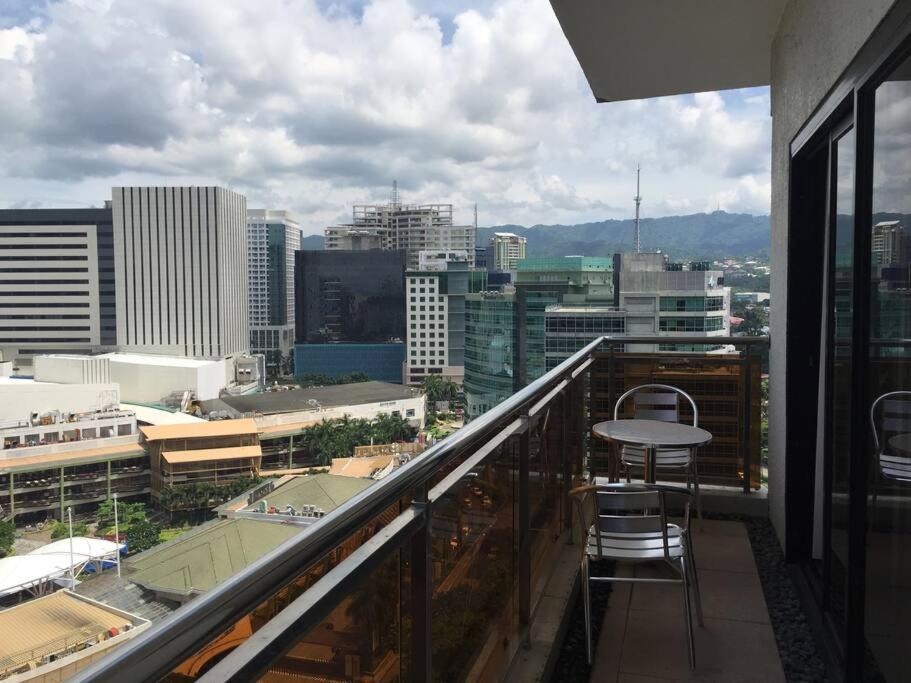 SPACIOUS 1BR 44sqm STUDIO UNIT near AYALA MALL - Housity