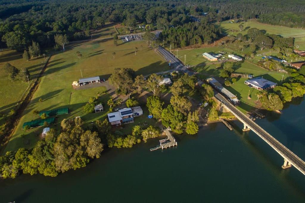 Osprey's Rest - waterfront with private jetty - Housity