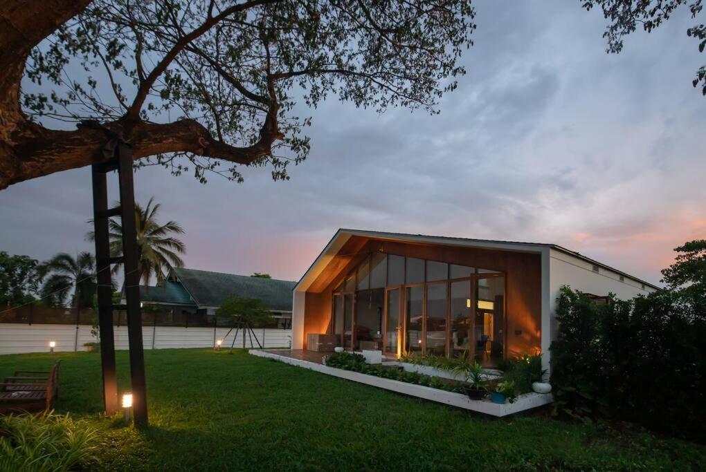 Nutnicha river house - Housity