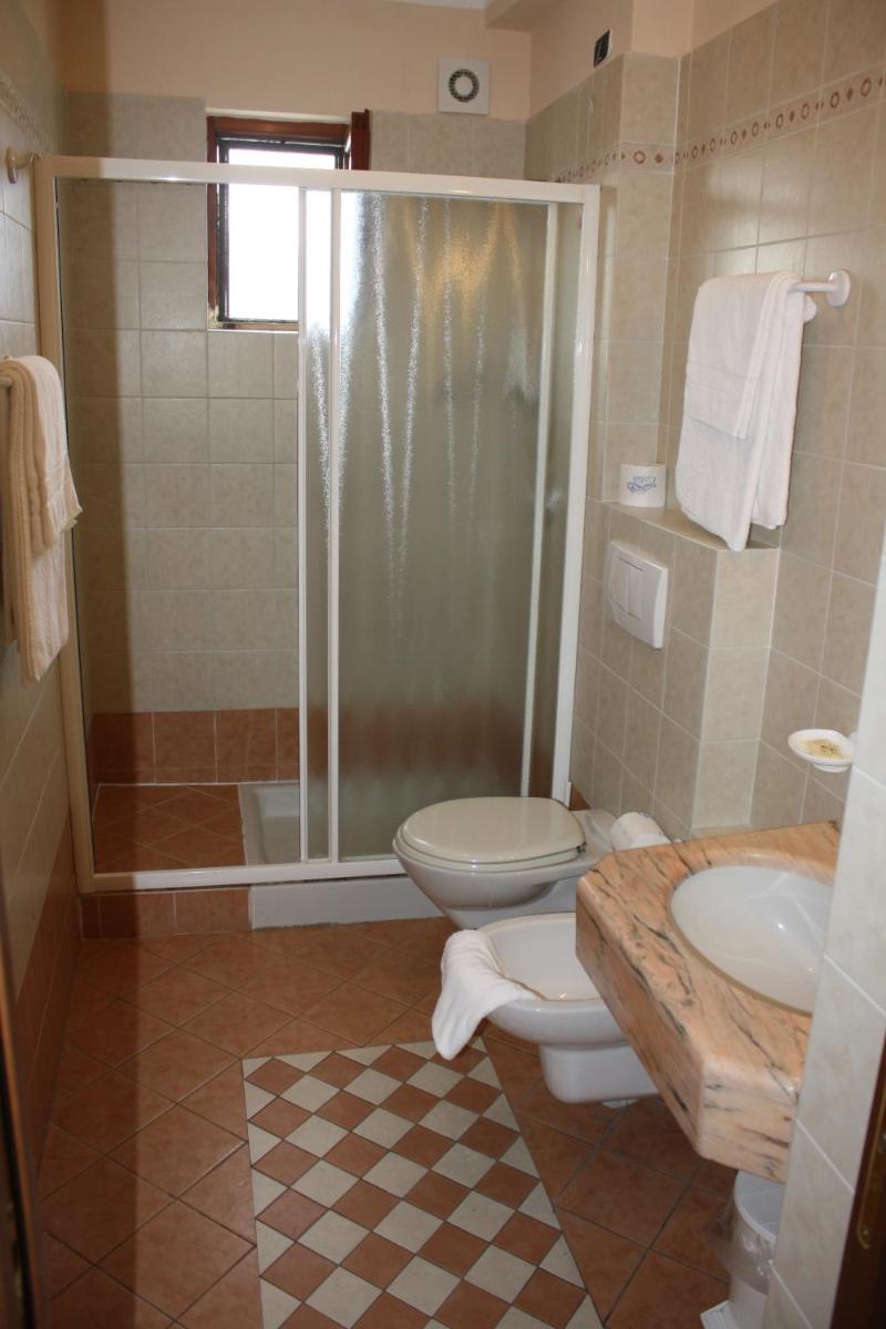Albergo Ristorante Punta Dell'Est - Housity