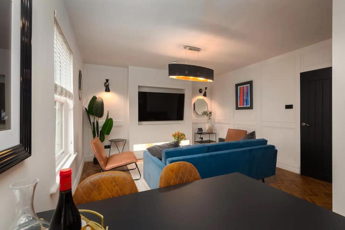 Capri Stays - Apartment Two - Two Bed Apartment - Housity