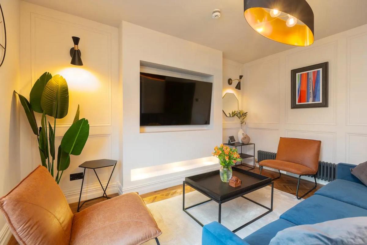 Capri Stays - Apartment Two - Two Bed Apartment - Housity